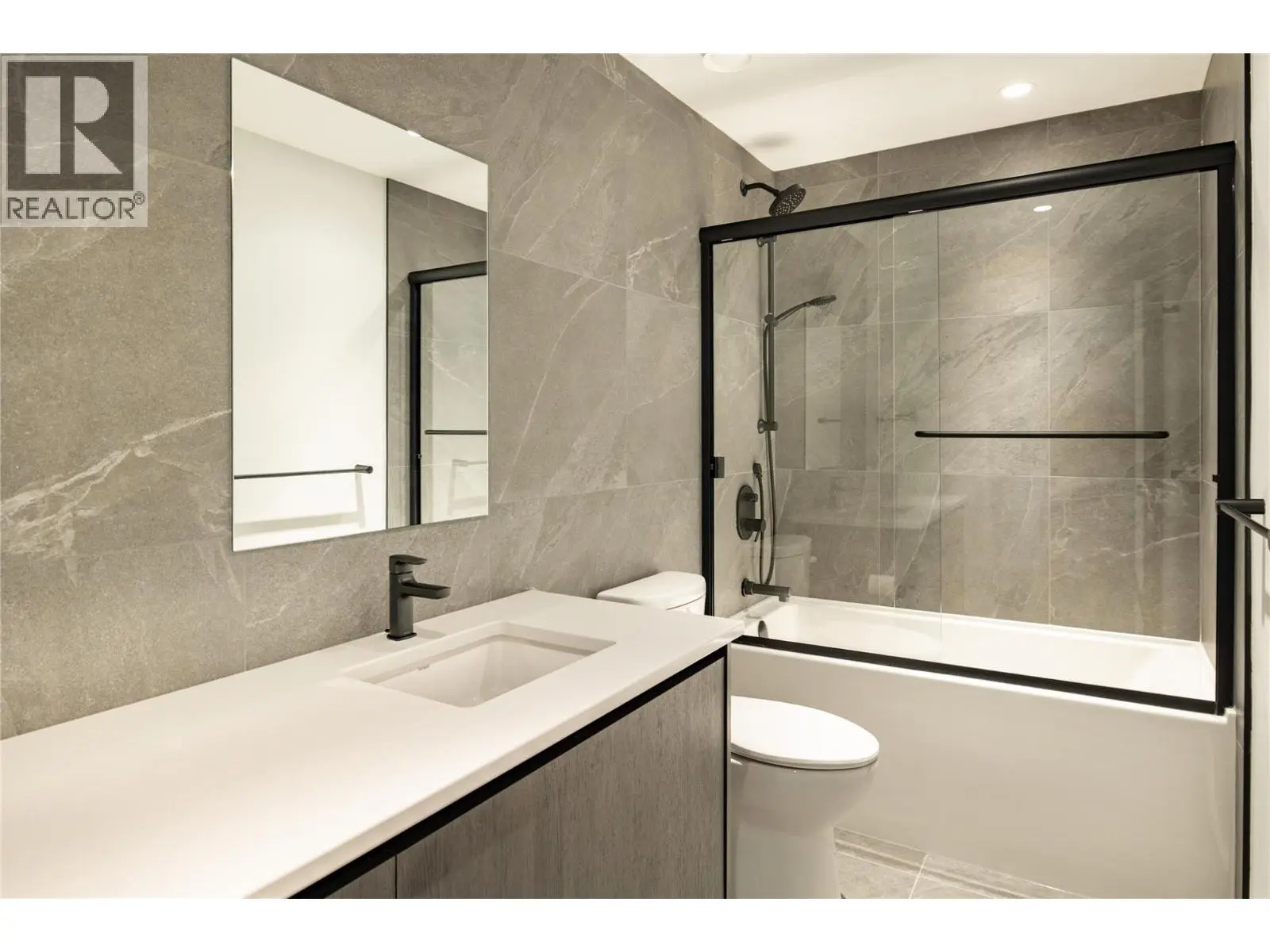 3051 Abbott Street Unit# 401. Kelowna, British Columbia
