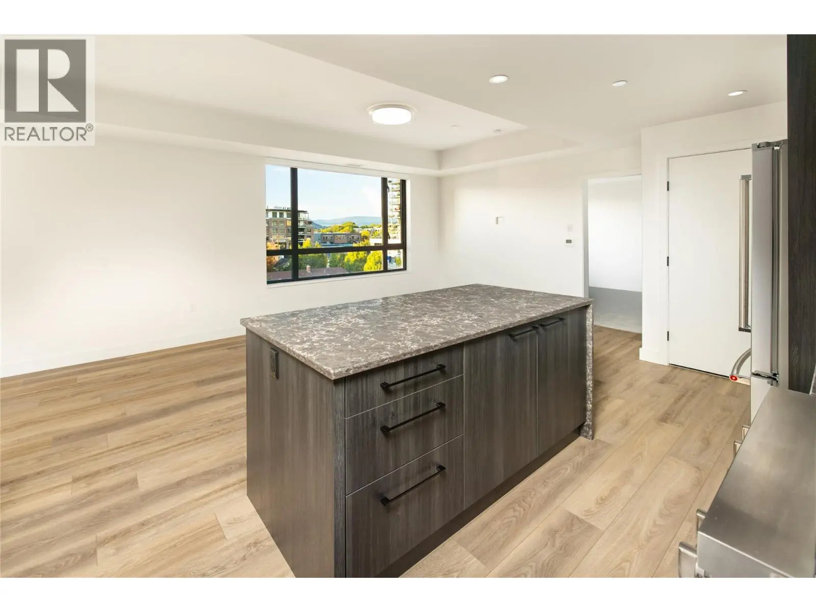 3051 Abbott Street Unit# 401. Kelowna, British Columbia
