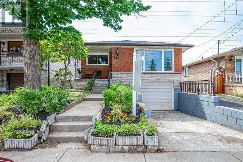 Bsmt - 49 Selkirk Avenue, Hamilton (Normanhurst)