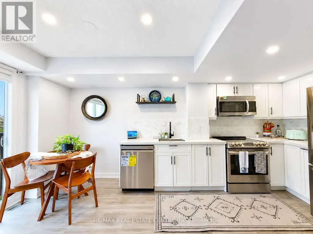 920 - 16 Laidlaw Street, Toronto (South Parkdale)