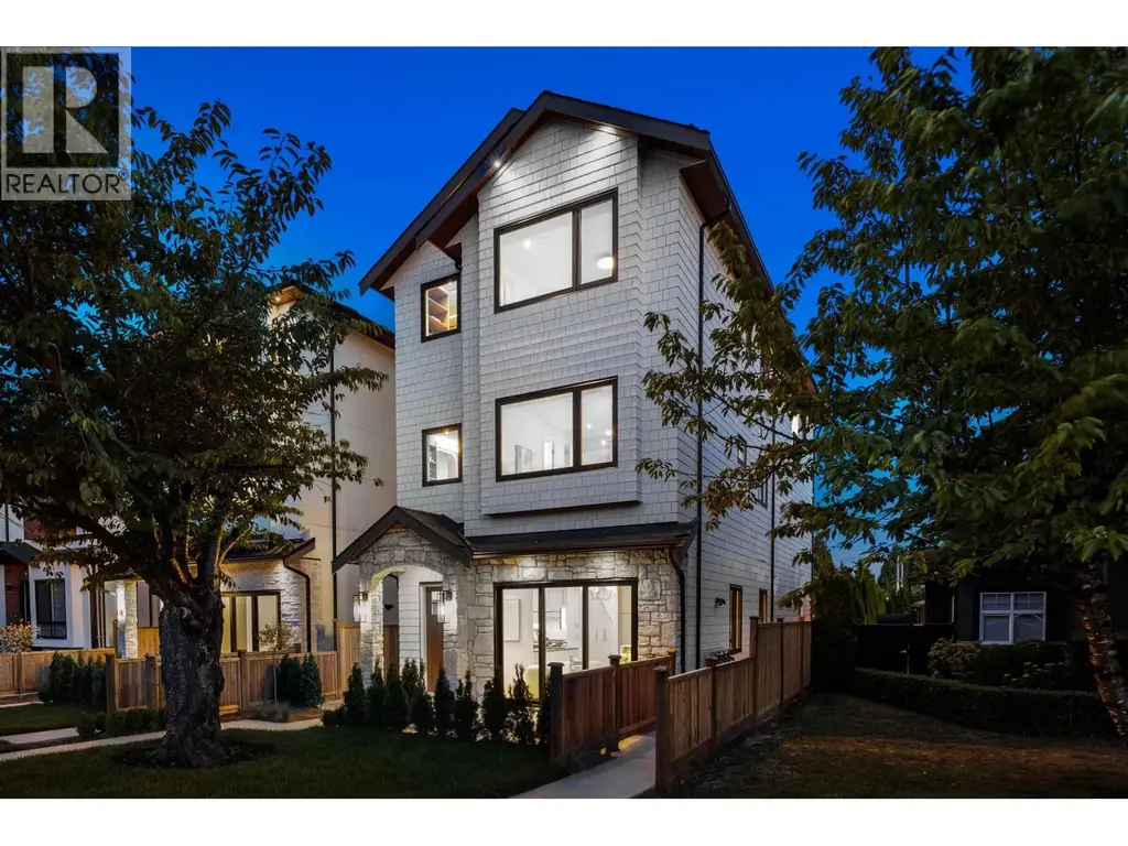 2 6682 Napier Street, Burnaby