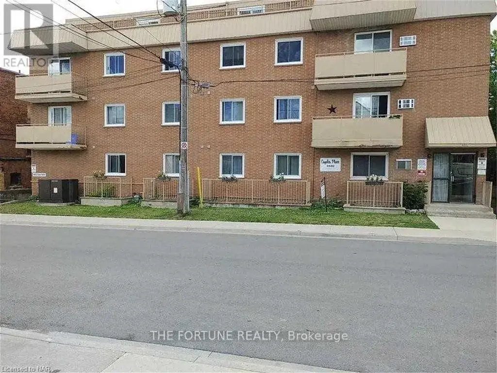 304 - 4692 Crysler Avenue N, Niagara Falls (Downtown)