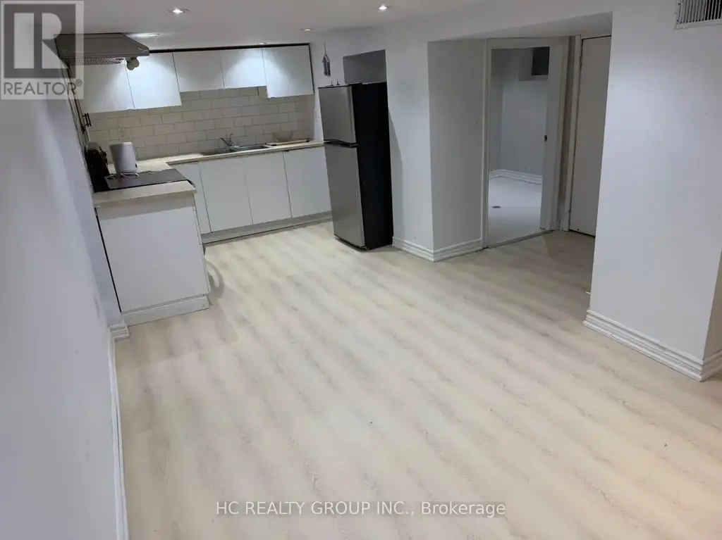 Lower - 25 Beechwood Avenue, Toronto (Rockcliffe-Smythe)