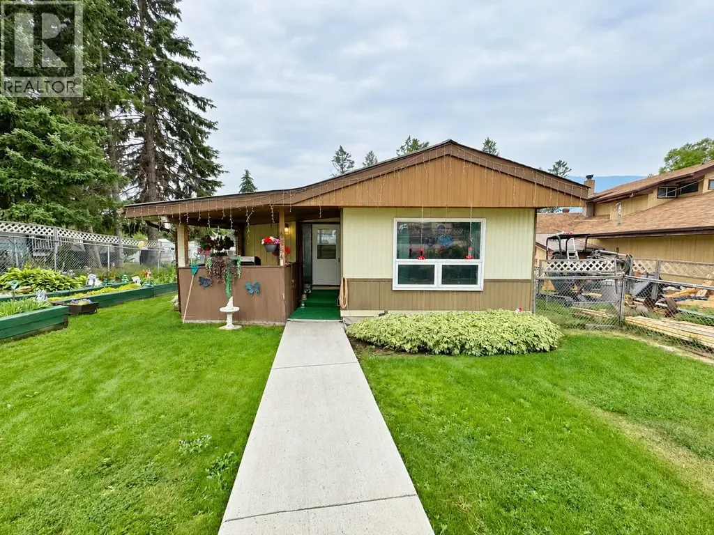 4784 Selkirk Avenue, Edgewater