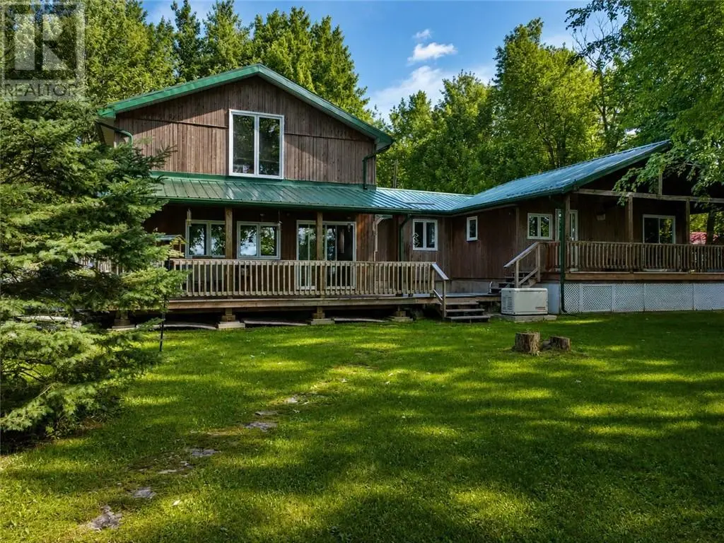 27 Peacock Trail, Kagawong