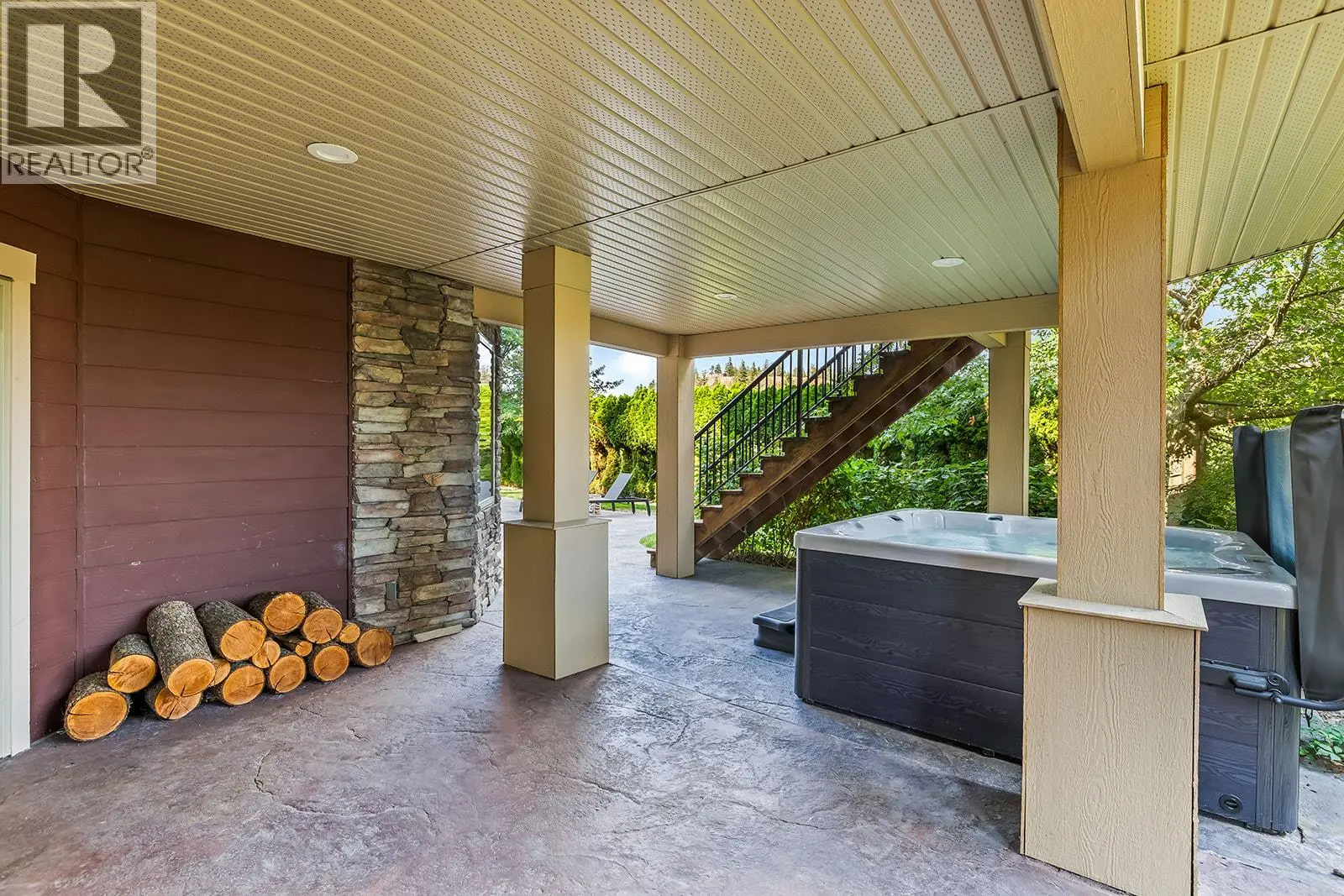 421 Tucker Court. Kelowna, British Columbia