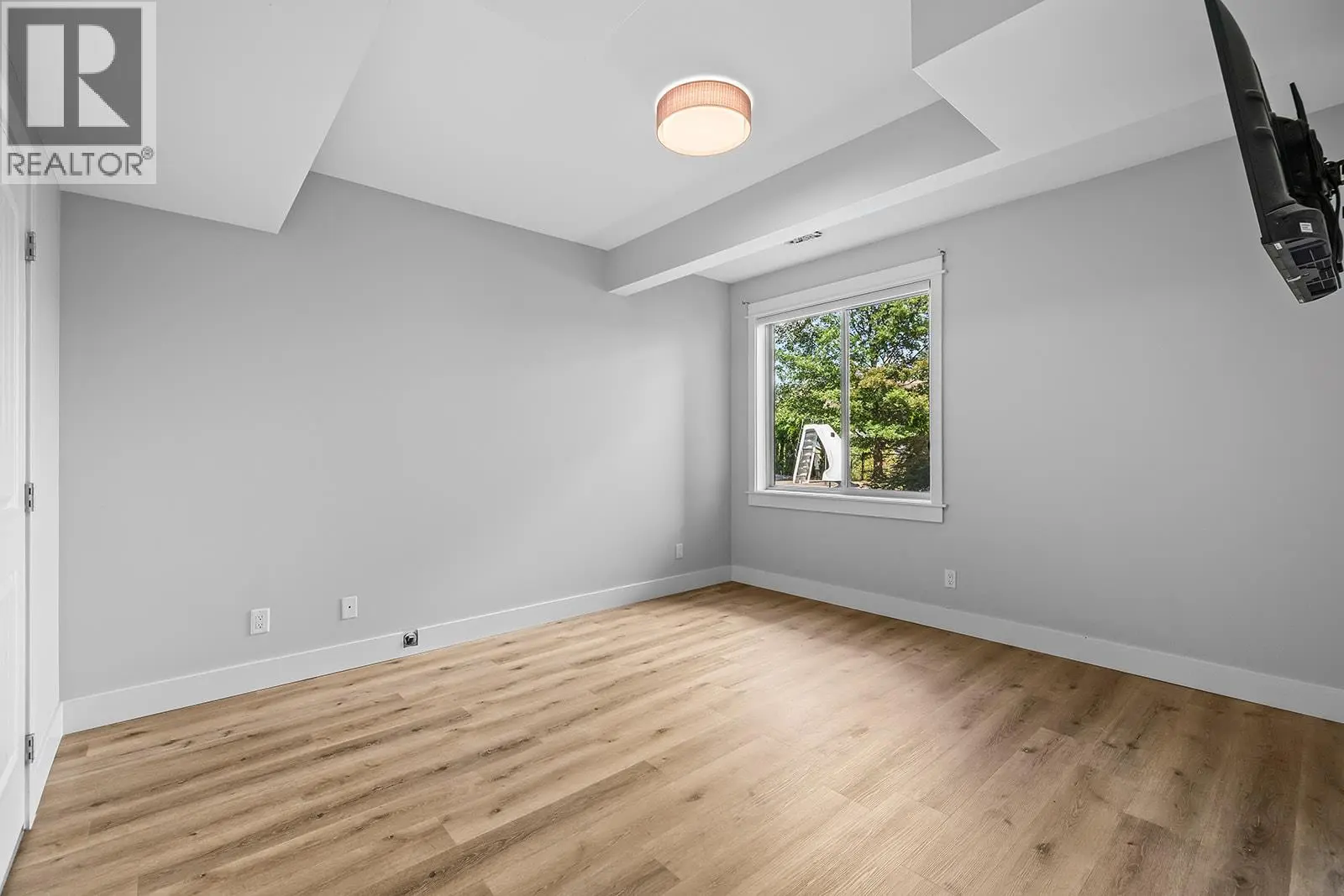 421 Tucker Court. Kelowna, British Columbia