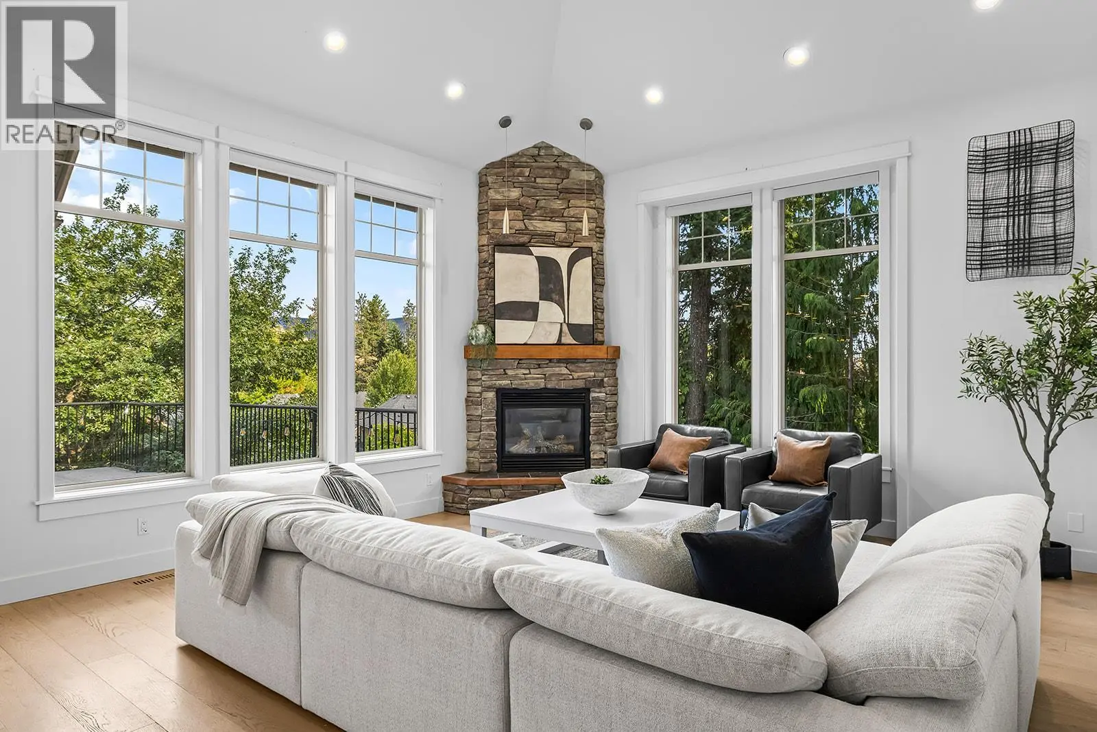 421 Tucker Court. Kelowna, British Columbia