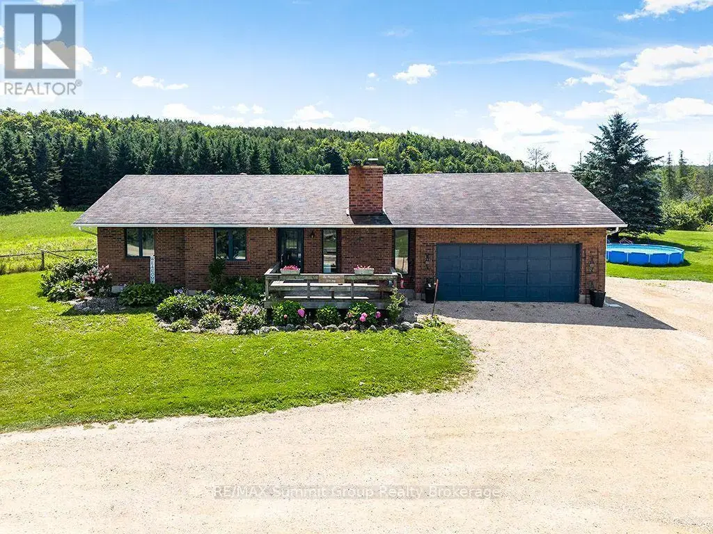 449686 10th Concession Road, Grey Highlands
