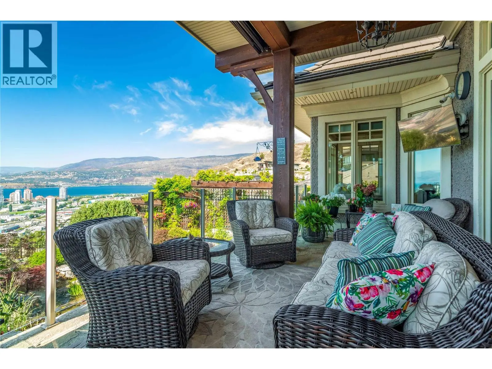 1173 Parkbluff Lane. Kelowna, British Columbia