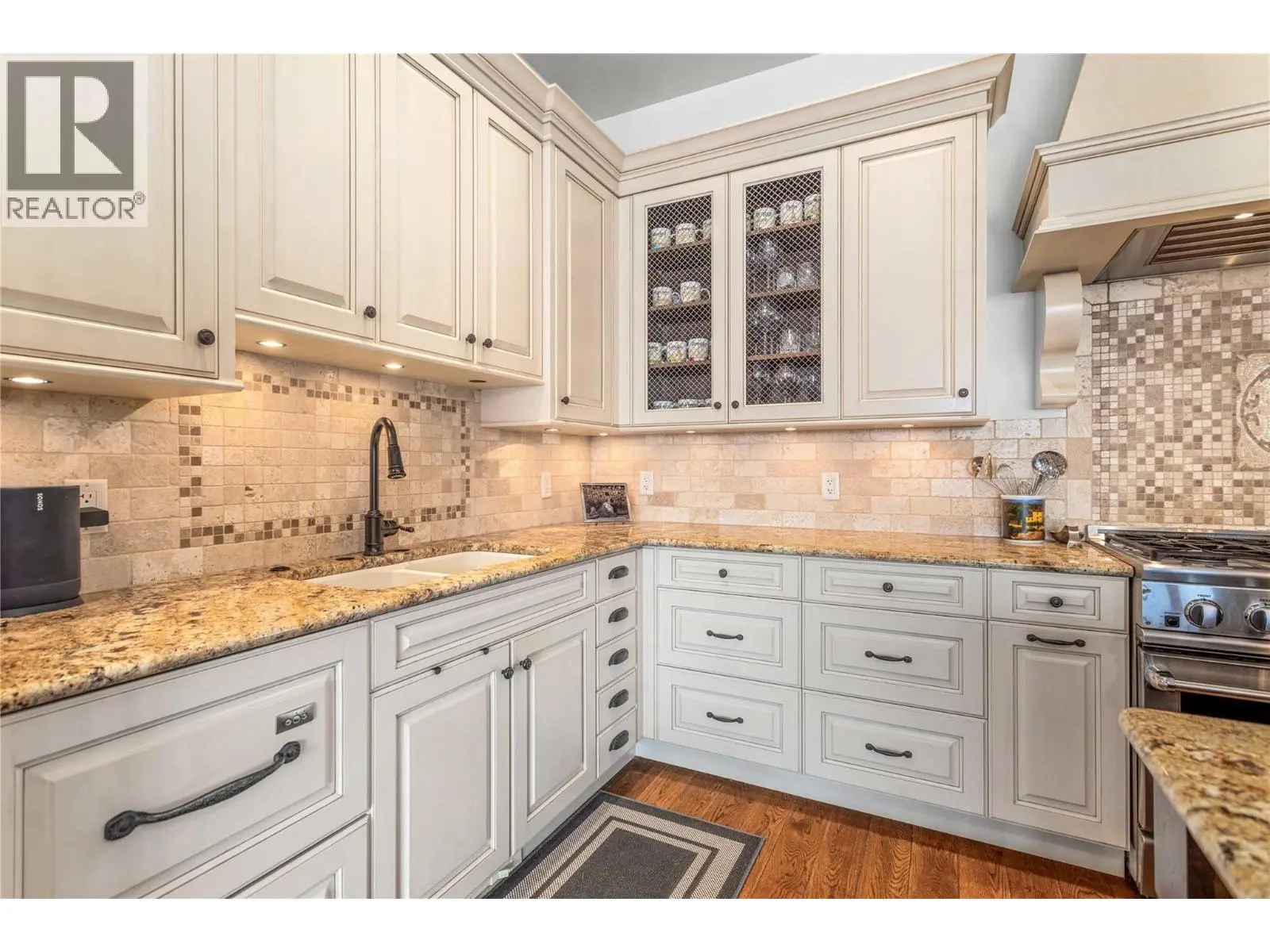 1173 Parkbluff Lane. Kelowna, British Columbia