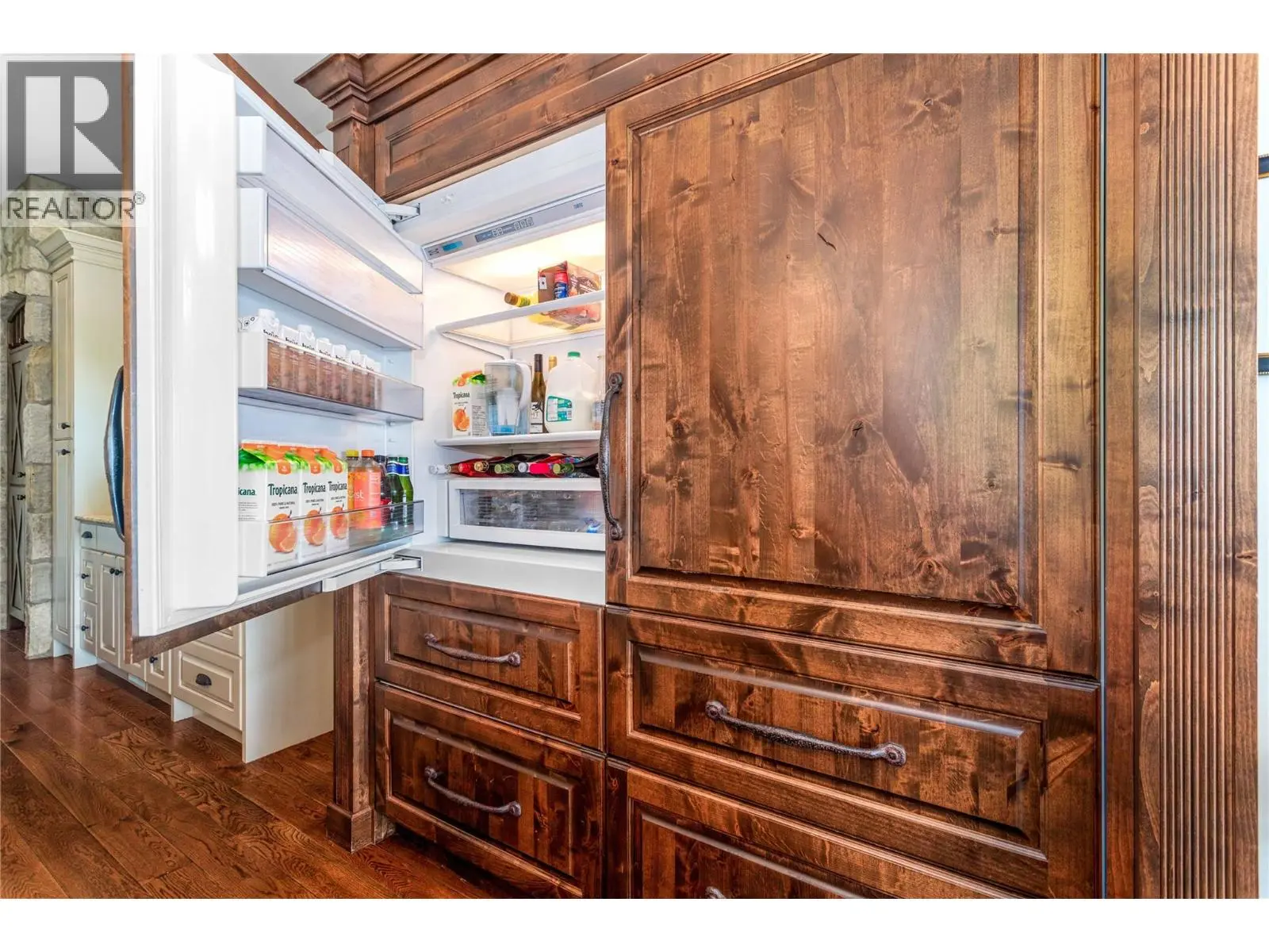 1173 Parkbluff Lane. Kelowna, British Columbia