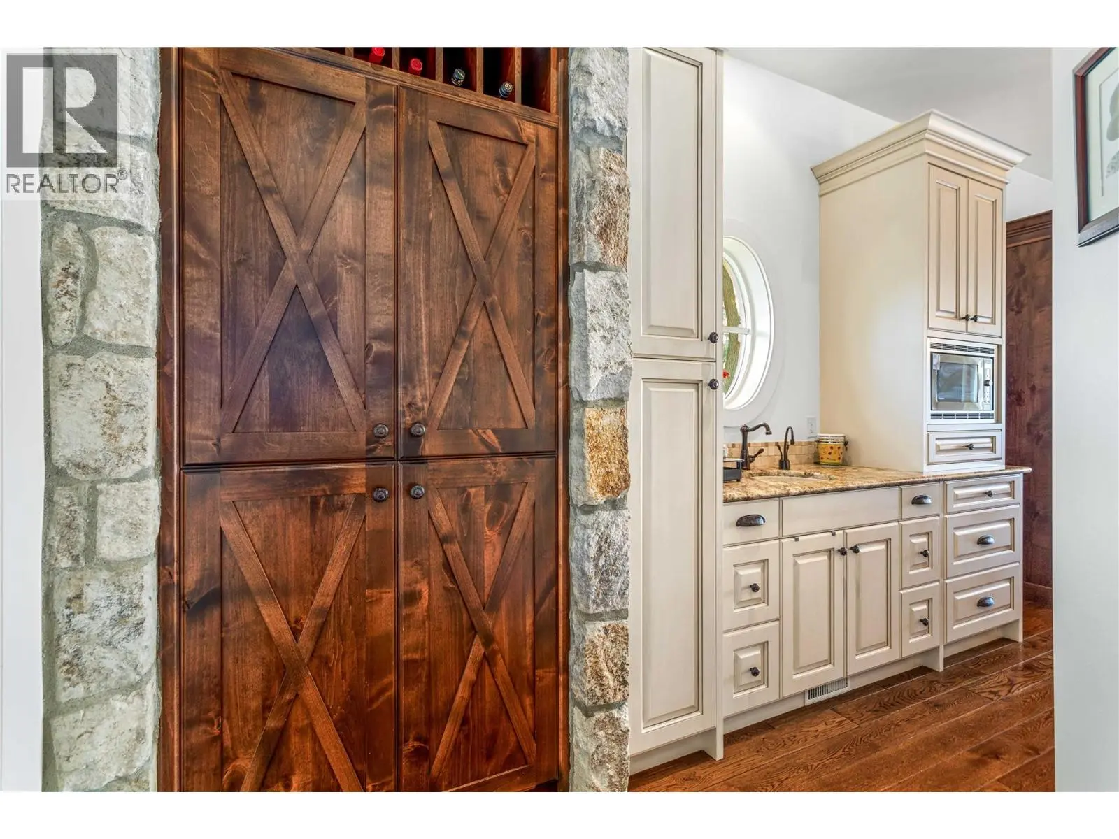 1173 Parkbluff Lane. Kelowna, British Columbia