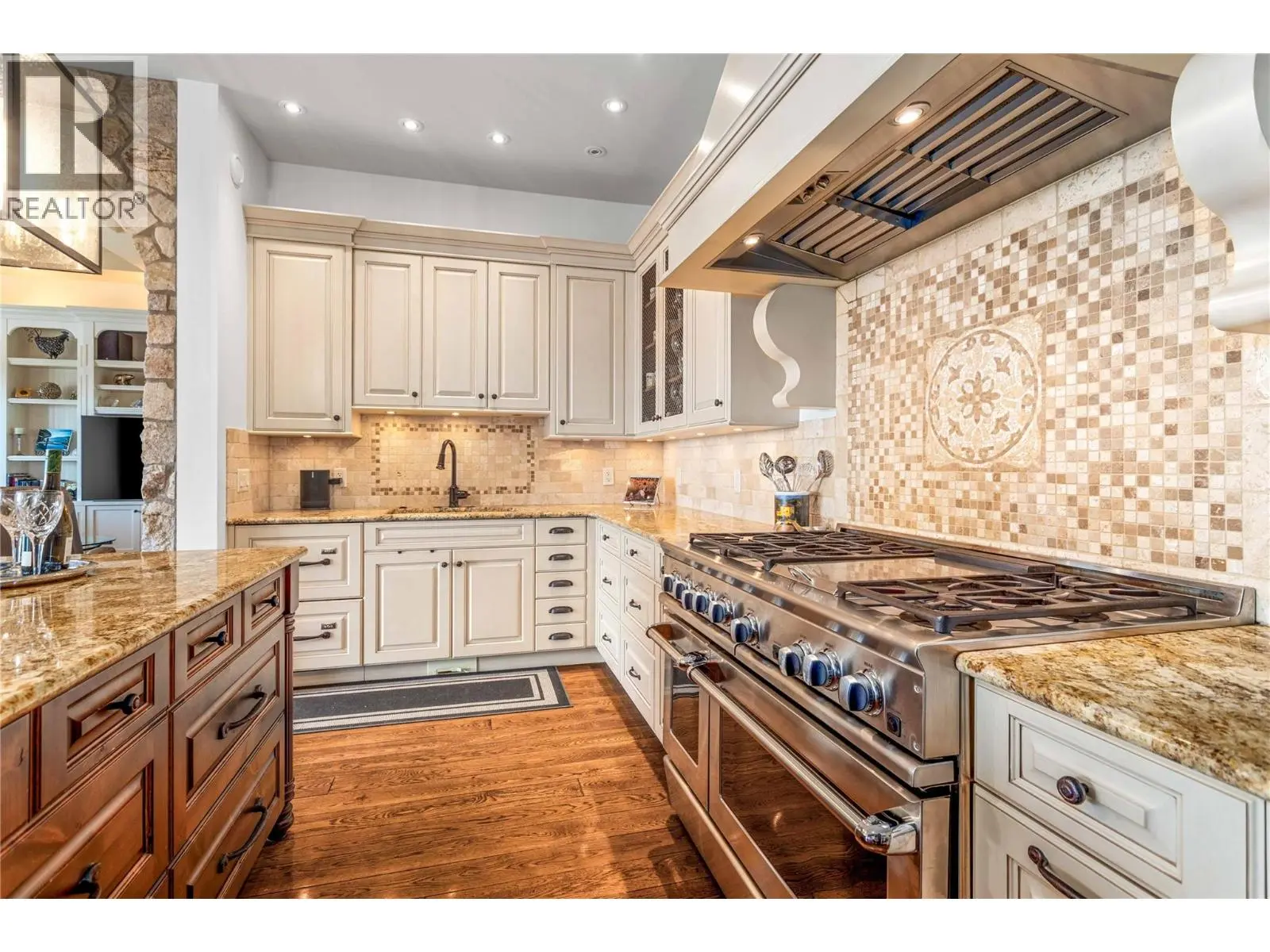 1173 Parkbluff Lane. Kelowna, British Columbia