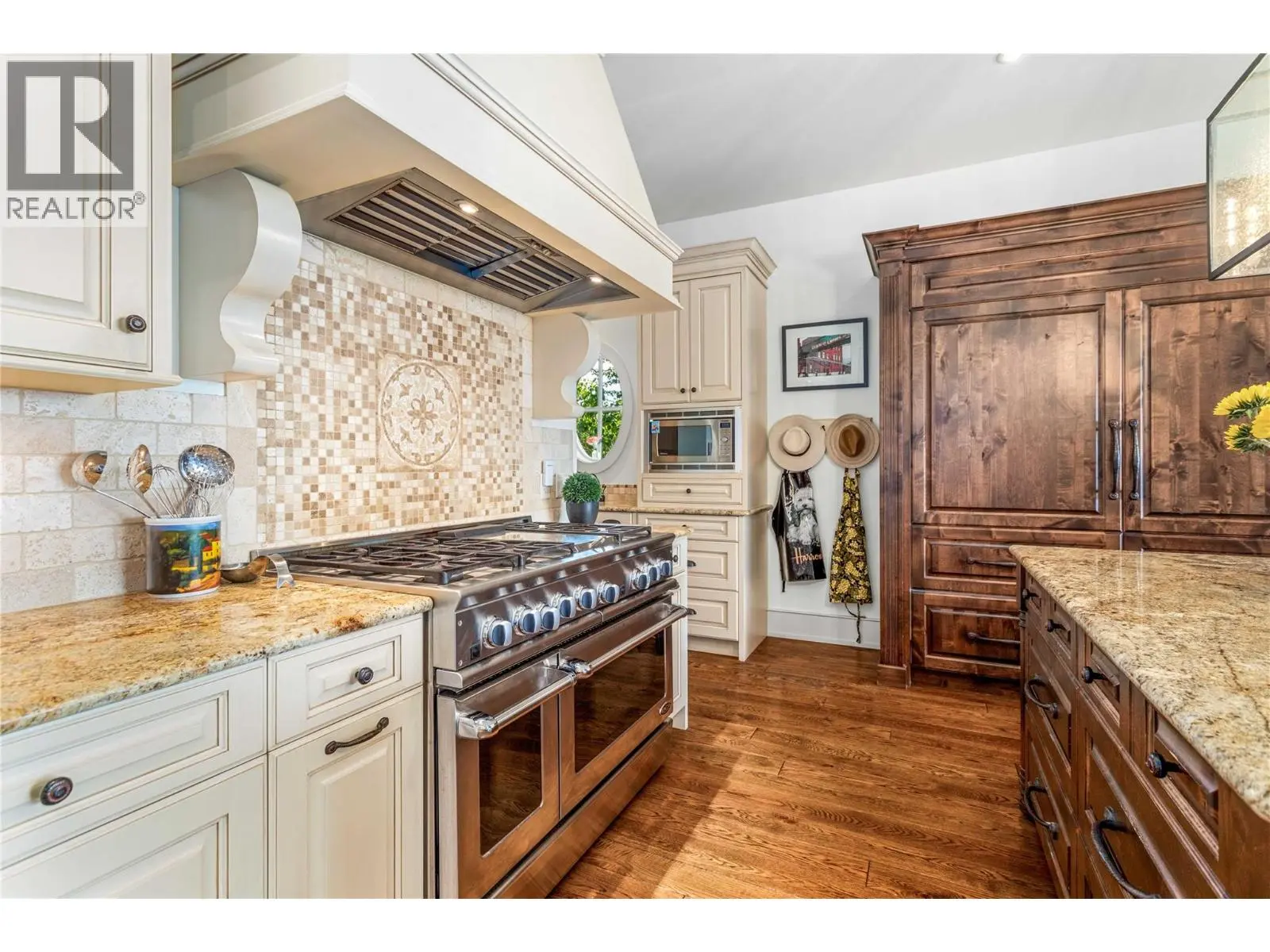 1173 Parkbluff Lane. Kelowna, British Columbia