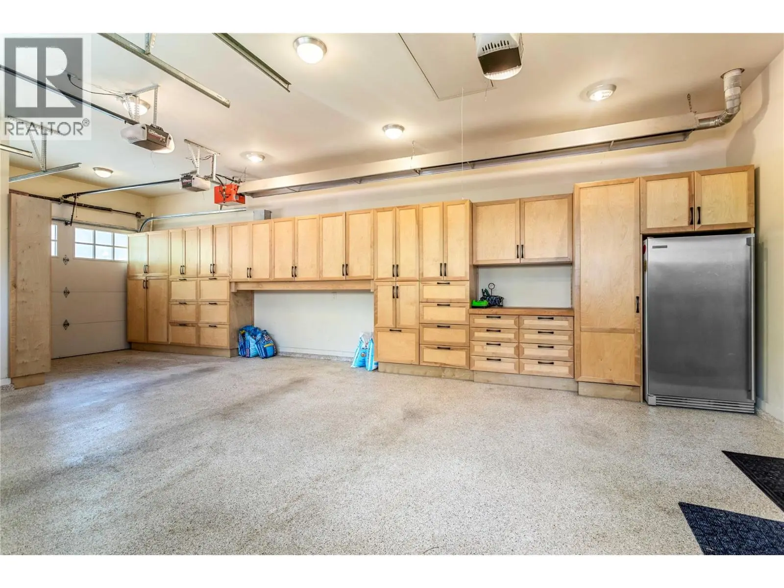1173 Parkbluff Lane. Kelowna, British Columbia