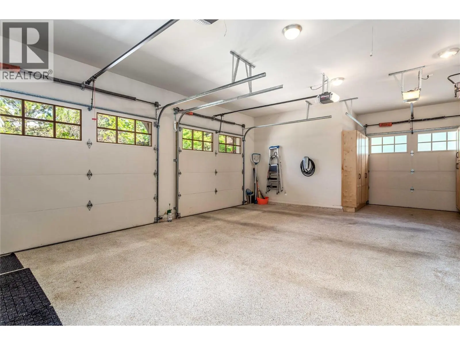 1173 Parkbluff Lane. Kelowna, British Columbia