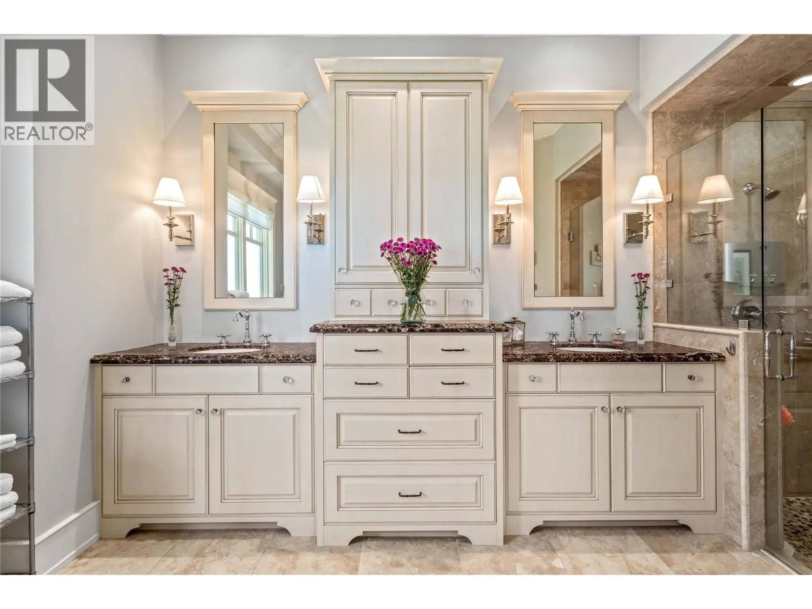 1173 Parkbluff Lane. Kelowna, British Columbia