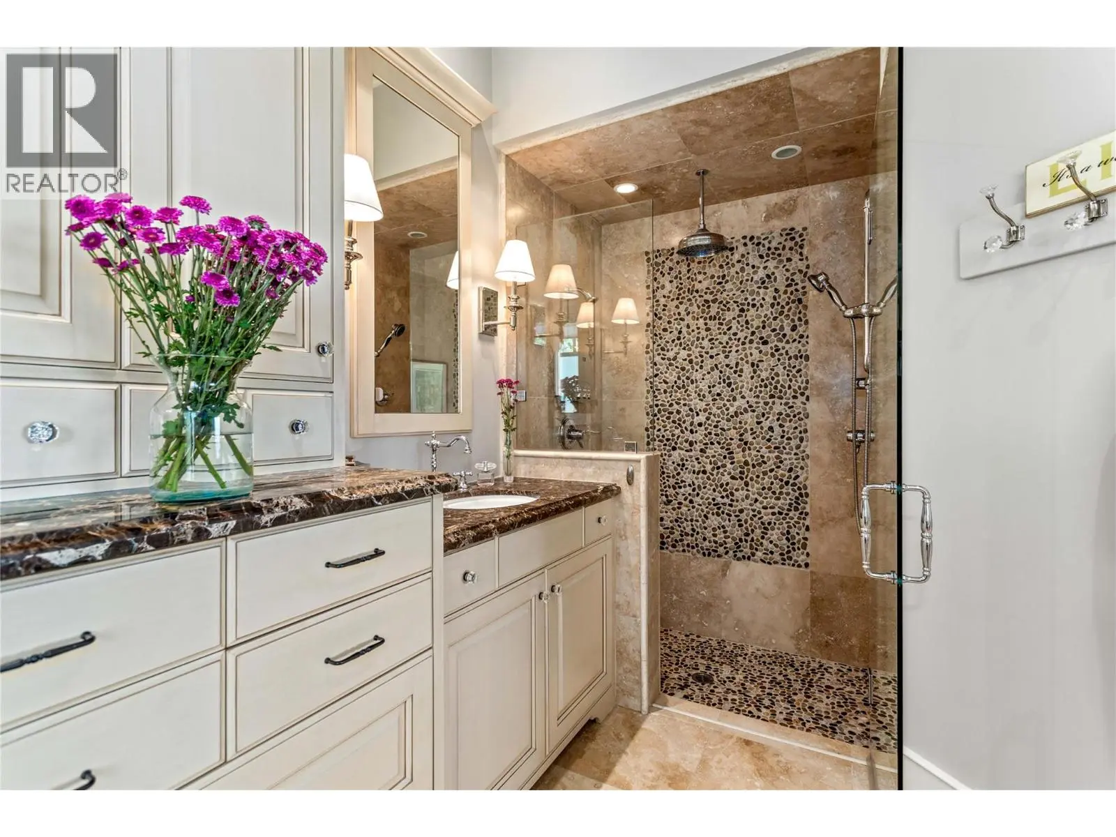 1173 Parkbluff Lane. Kelowna, British Columbia