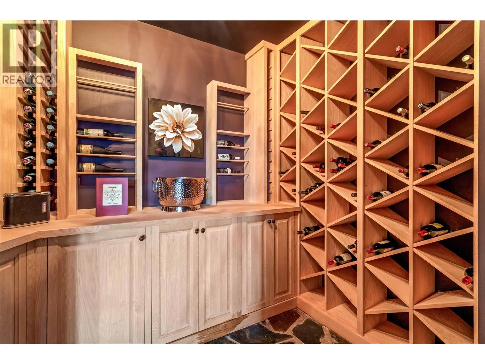 1173 Parkbluff Lane. Kelowna, British Columbia