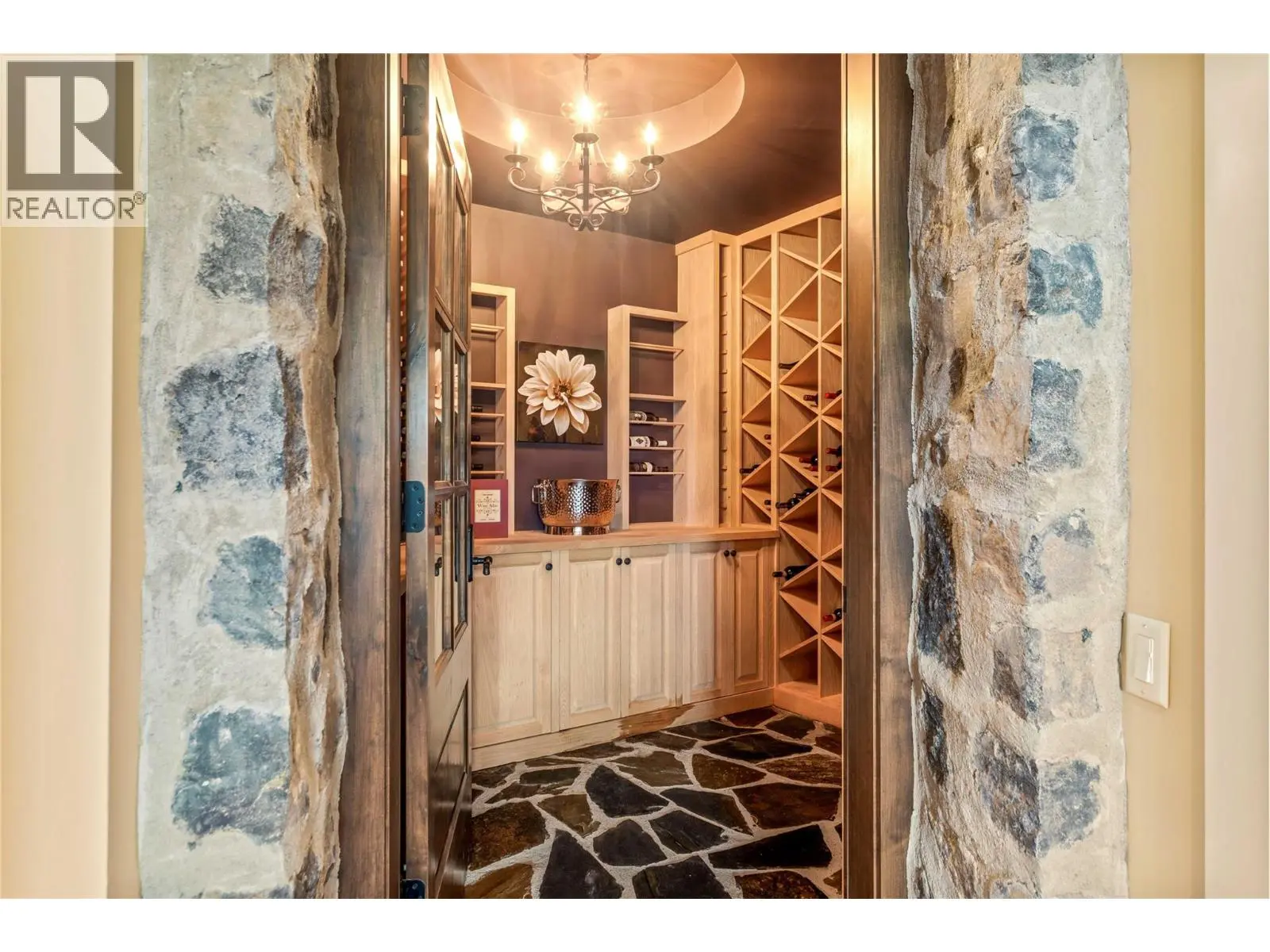 1173 Parkbluff Lane. Kelowna, British Columbia