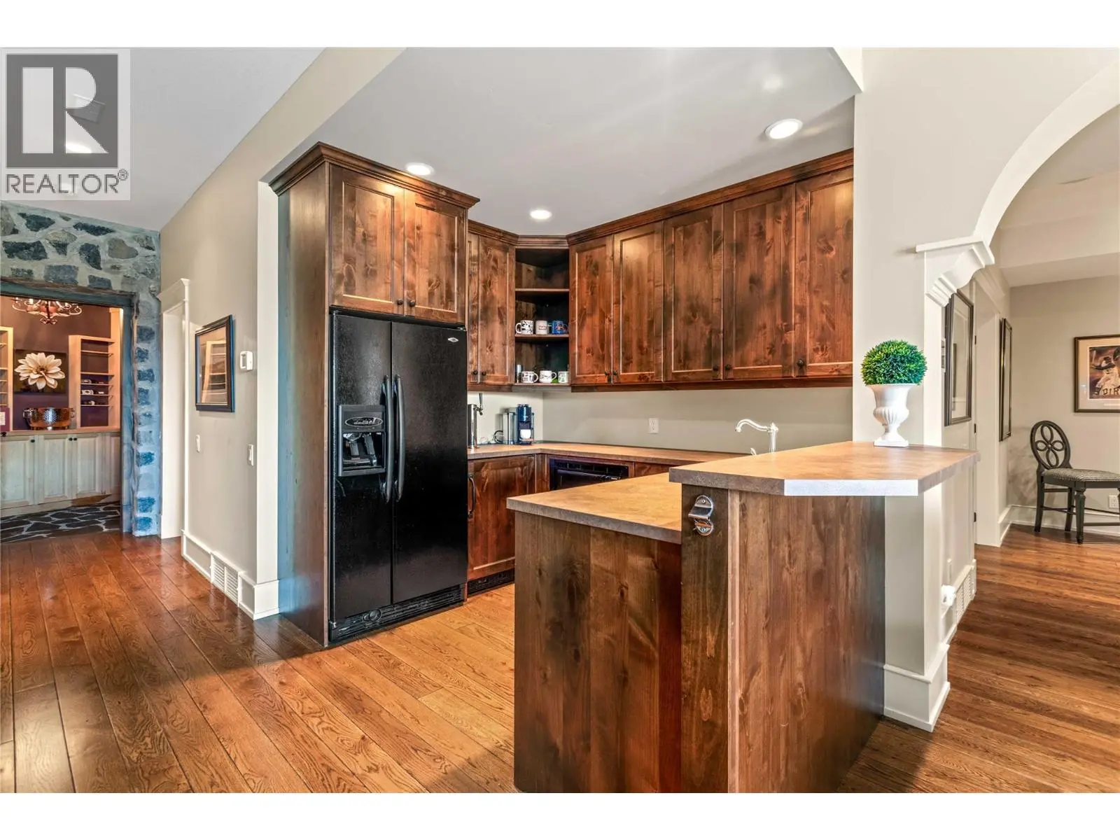 1173 Parkbluff Lane. Kelowna, British Columbia