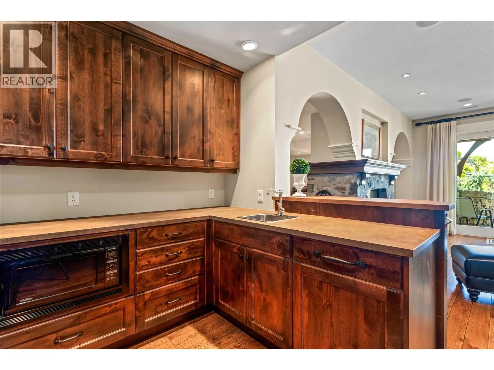 1173 Parkbluff Lane. Kelowna, British Columbia