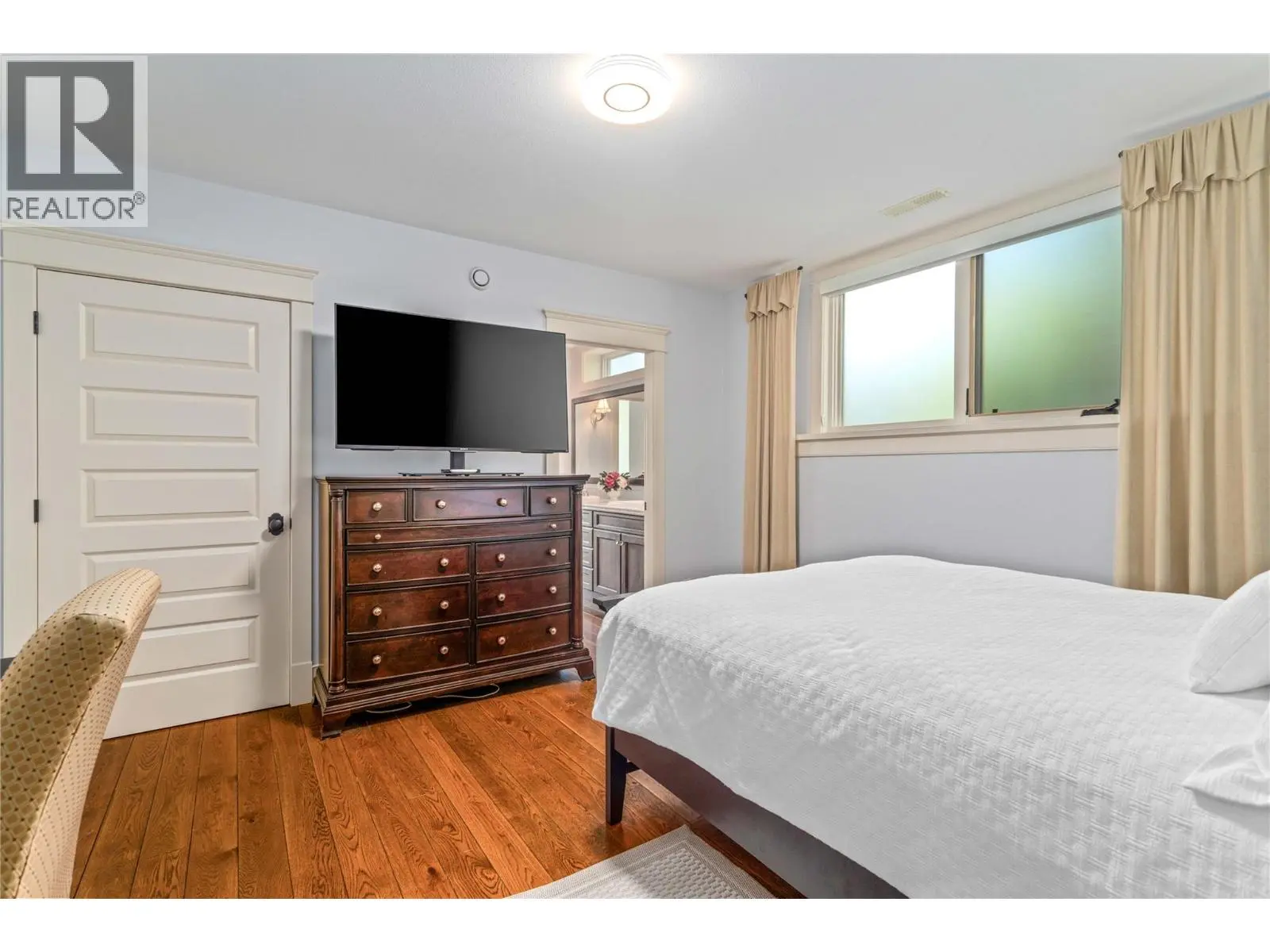 1173 Parkbluff Lane. Kelowna, British Columbia