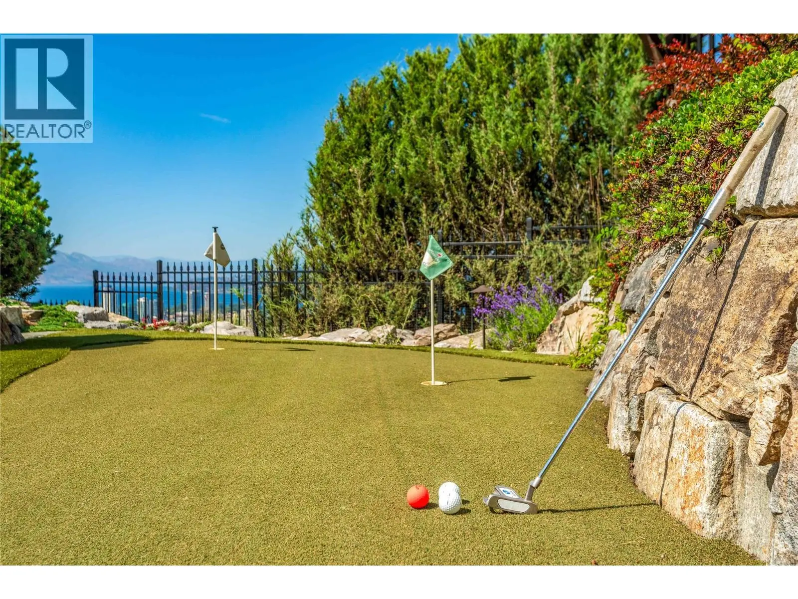 1173 Parkbluff Lane. Kelowna, British Columbia