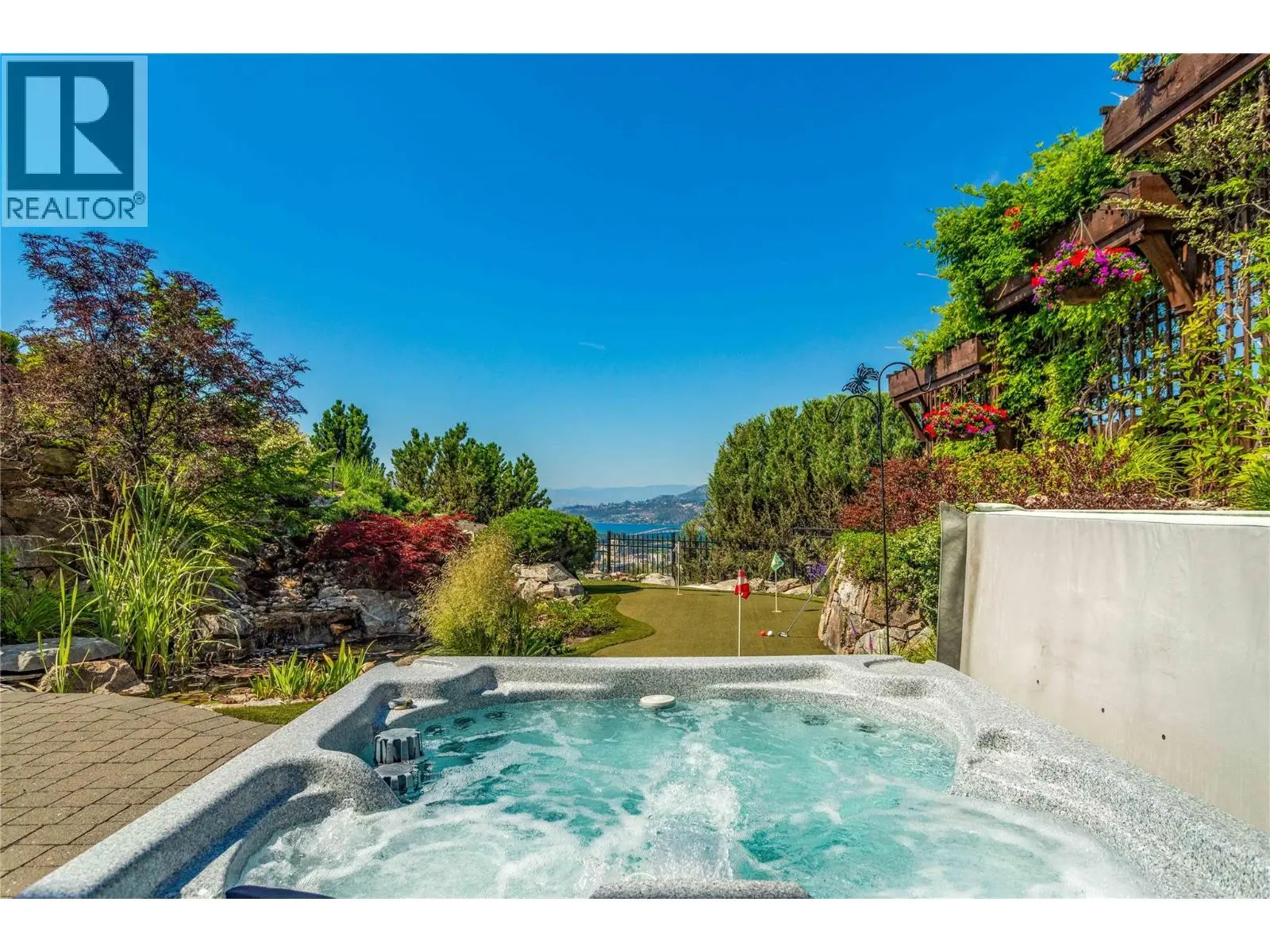 1173 Parkbluff Lane. Kelowna, British Columbia