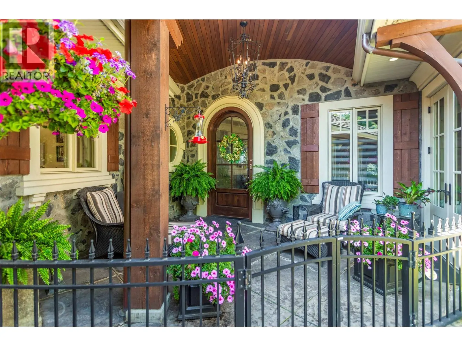 1173 Parkbluff Lane. Kelowna, British Columbia