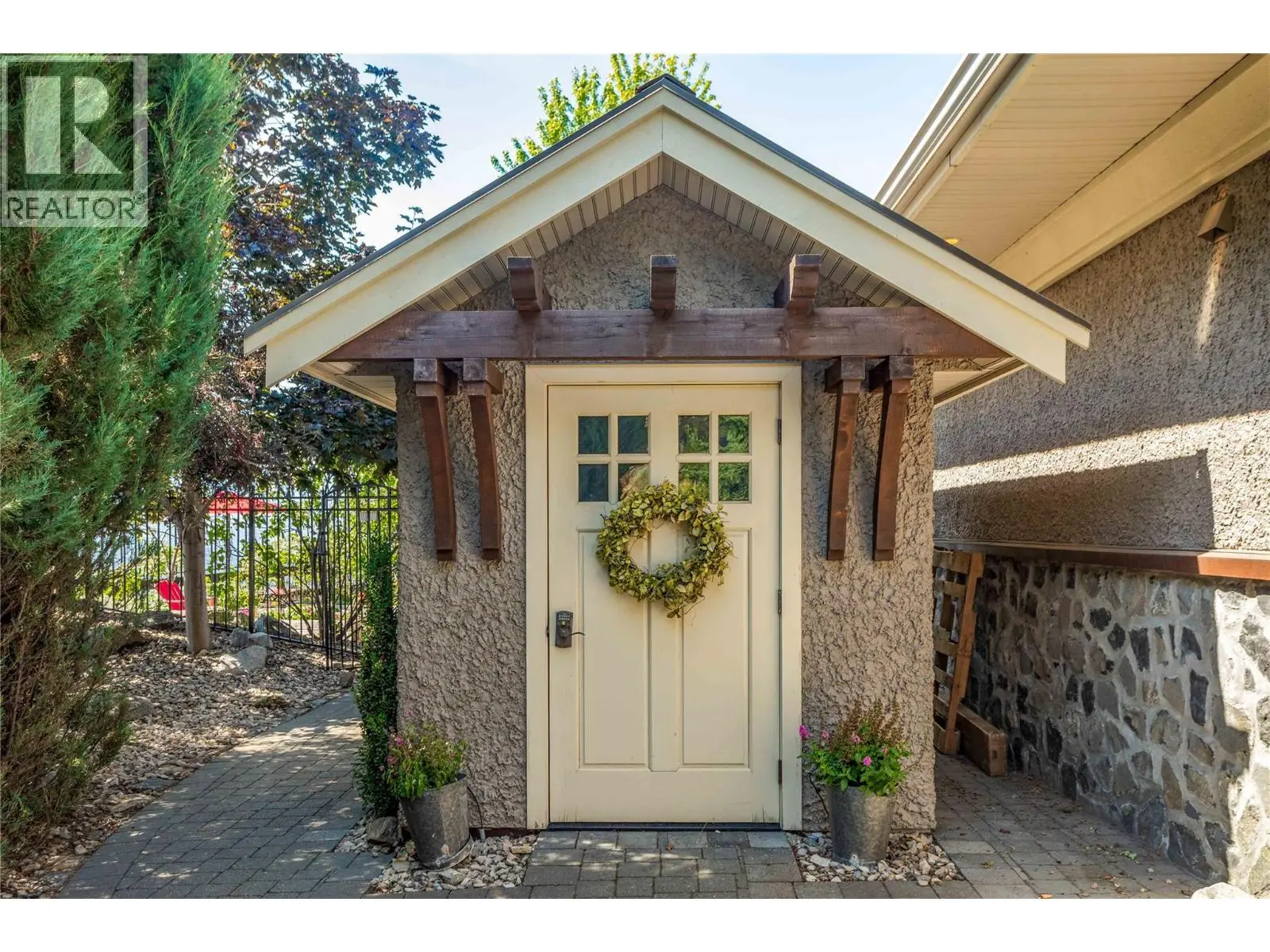 1173 Parkbluff Lane. Kelowna, British Columbia