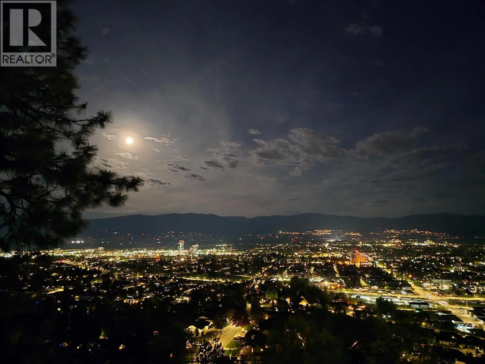 1173 Parkbluff Lane. Kelowna, British Columbia