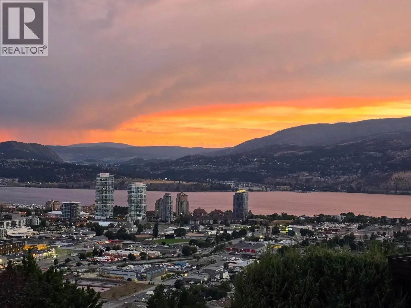 1173 Parkbluff Lane. Kelowna, British Columbia