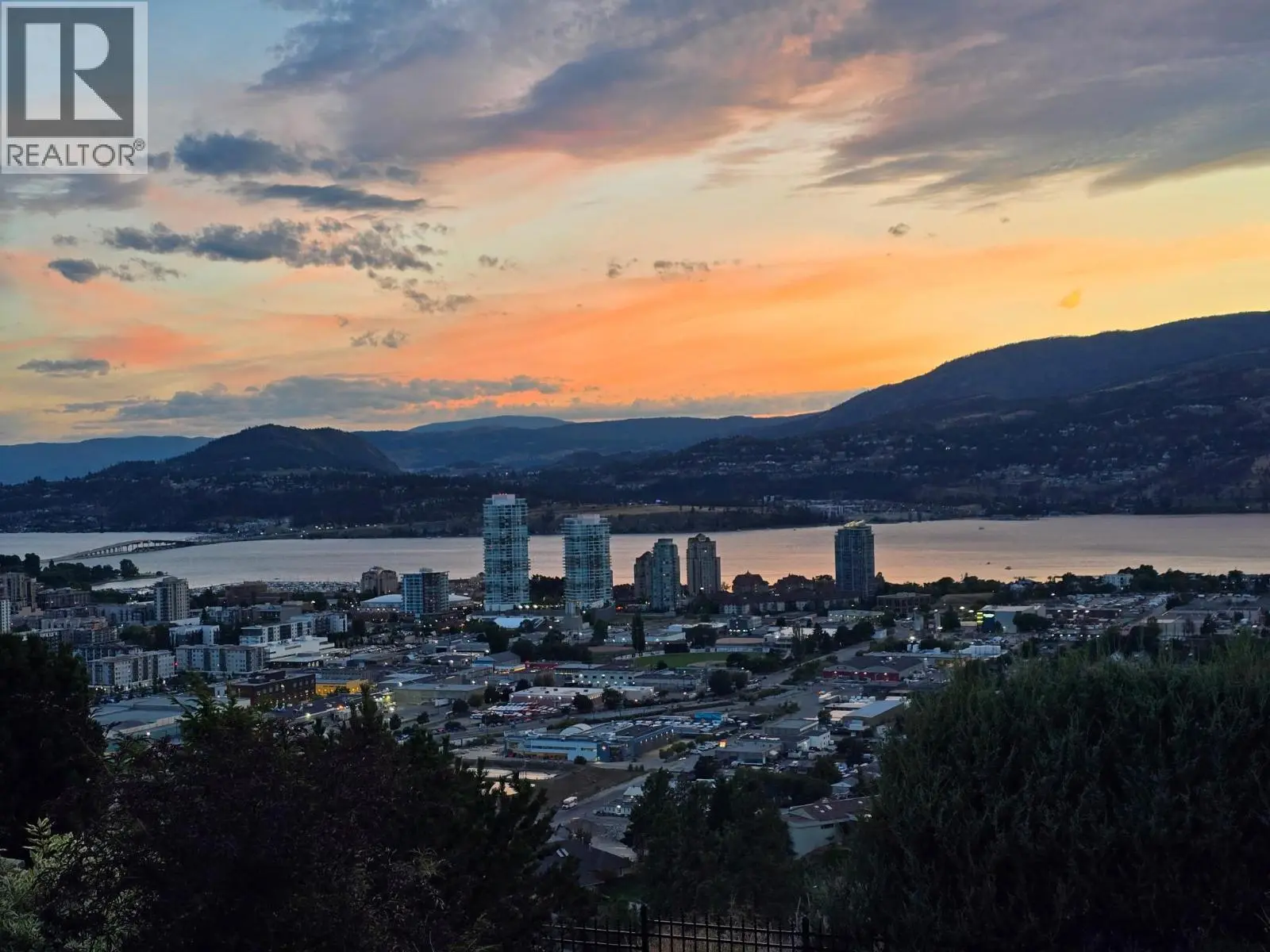 1173 Parkbluff Lane. Kelowna, British Columbia