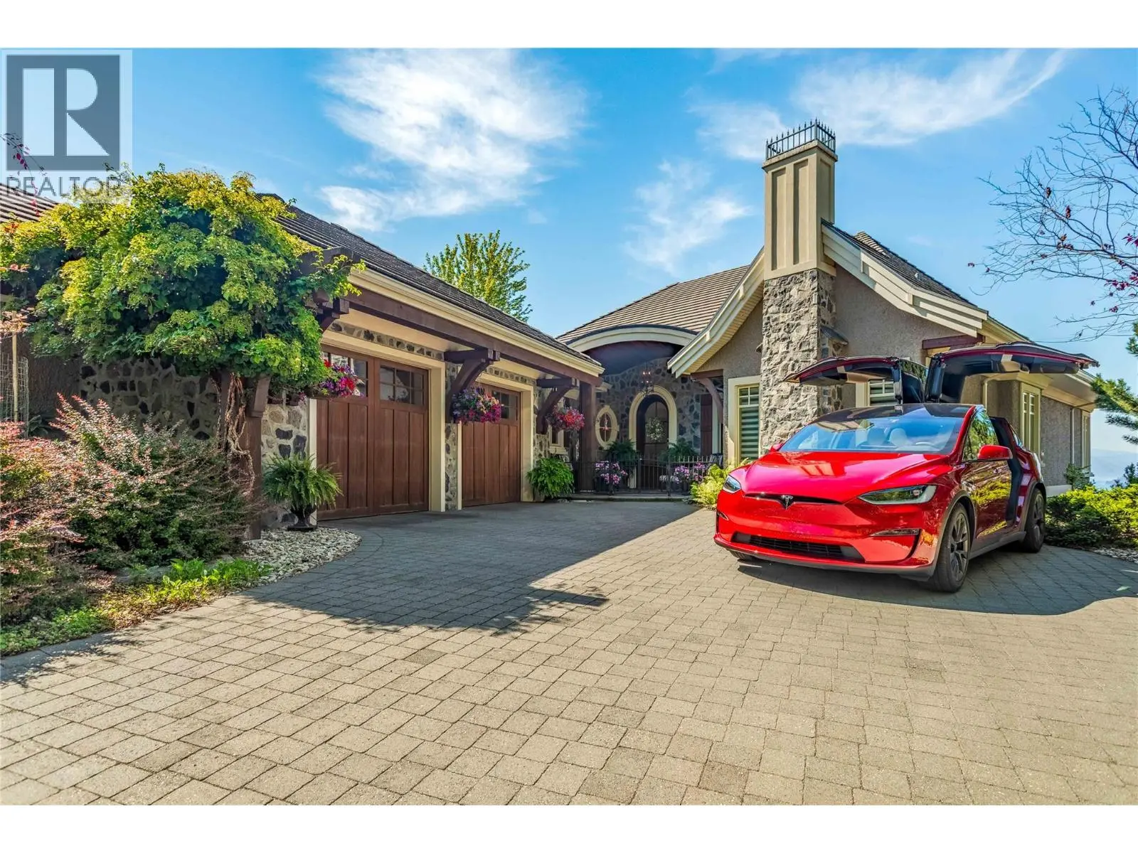 1173 Parkbluff Lane. Kelowna, British Columbia