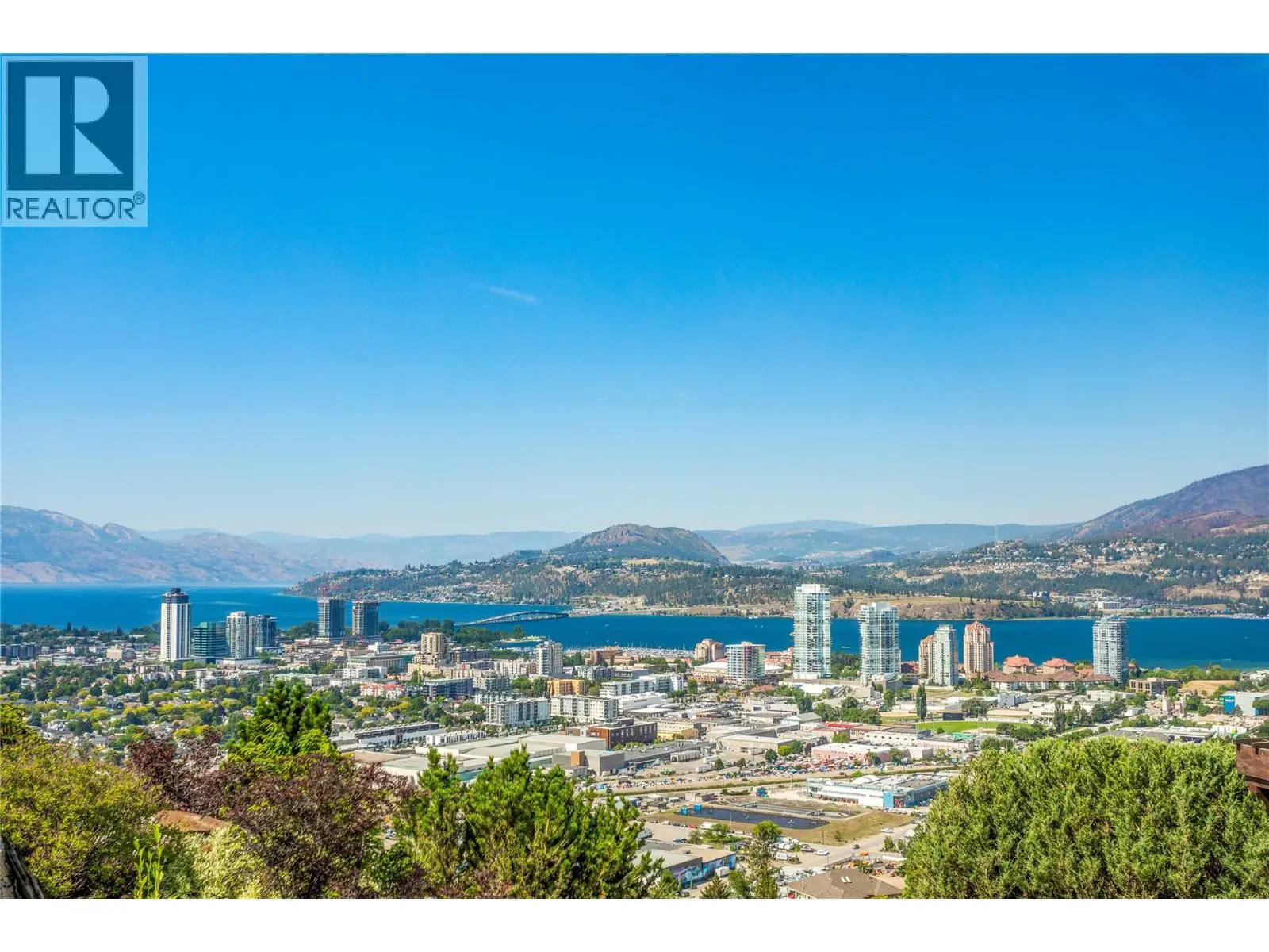 1173 Parkbluff Lane. Kelowna, British Columbia