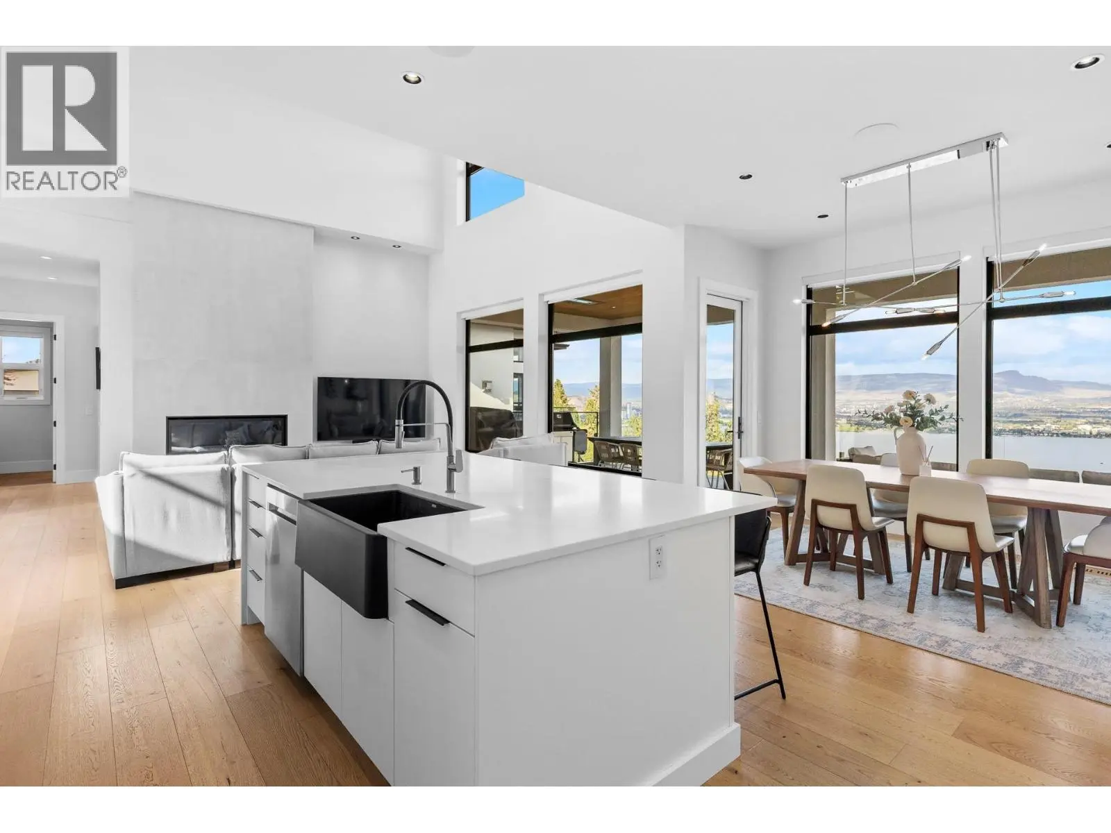 695 Lake Court. West Kelowna, British Columbia