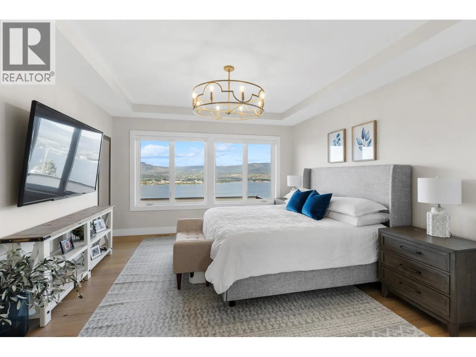 695 Lake Court. West Kelowna, British Columbia