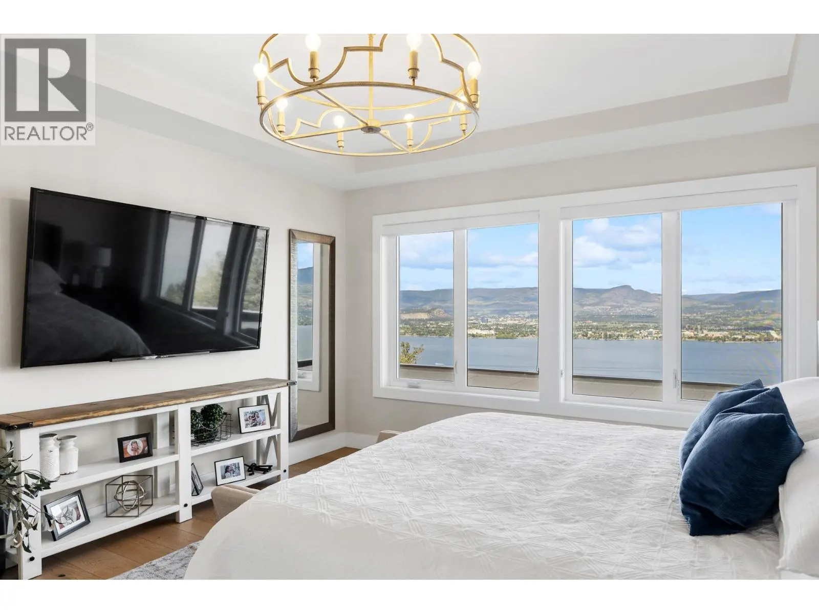 695 Lake Court. West Kelowna, British Columbia