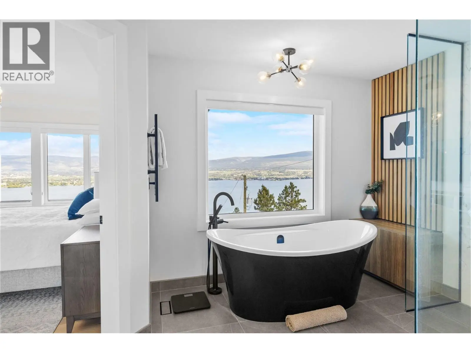 695 Lake Court. West Kelowna, British Columbia