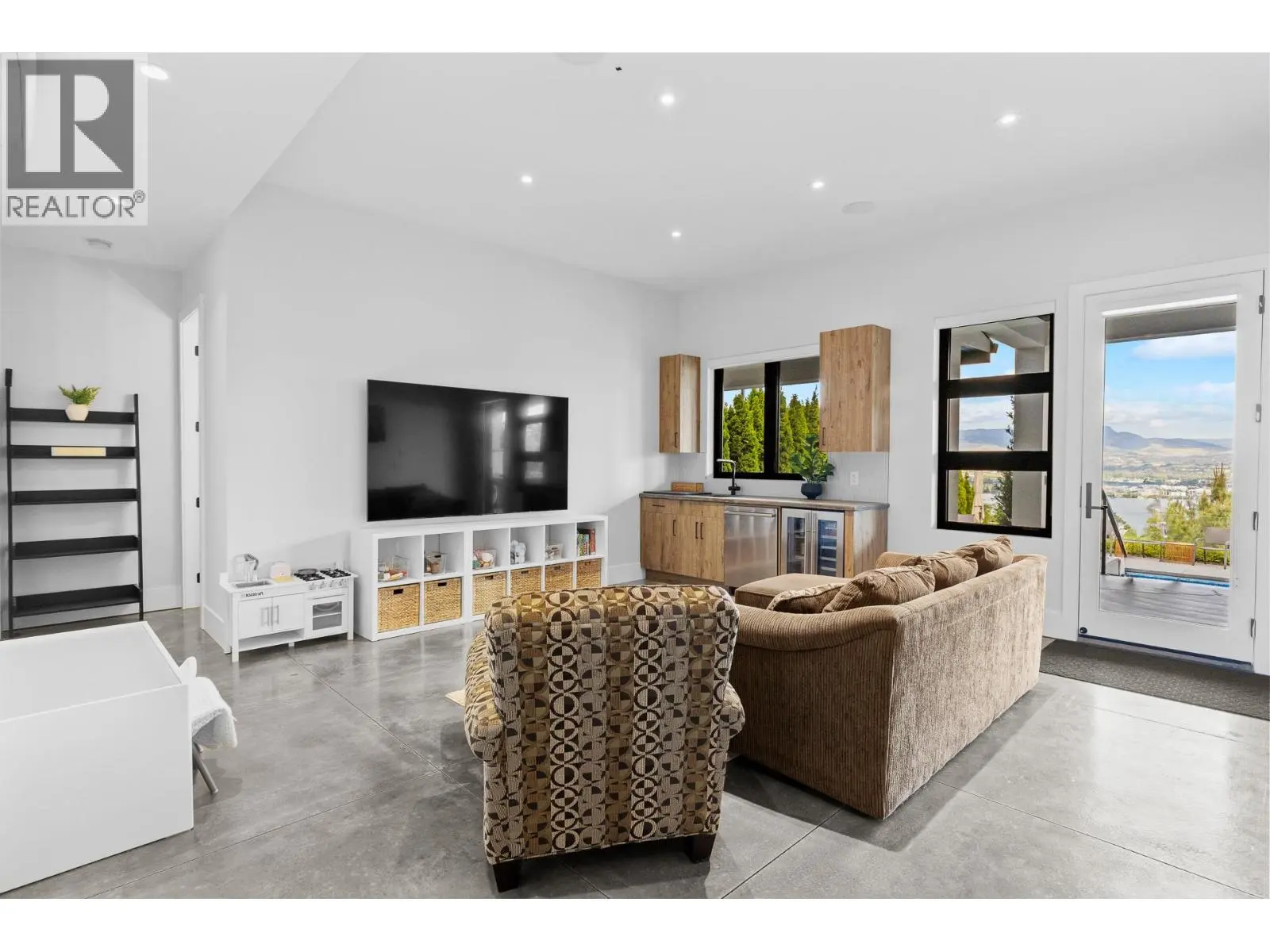 695 Lake Court. West Kelowna, British Columbia