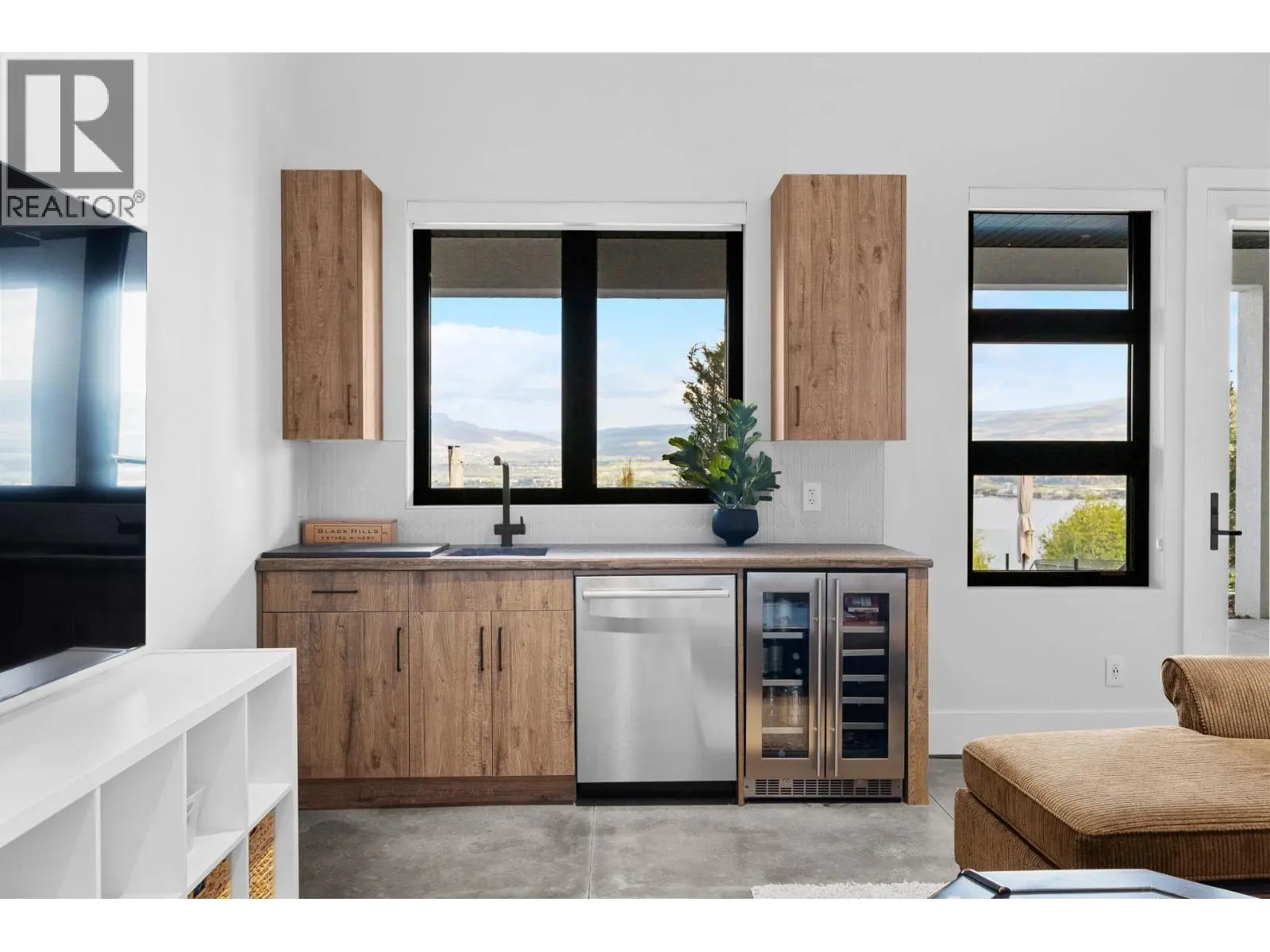 695 Lake Court. West Kelowna, British Columbia