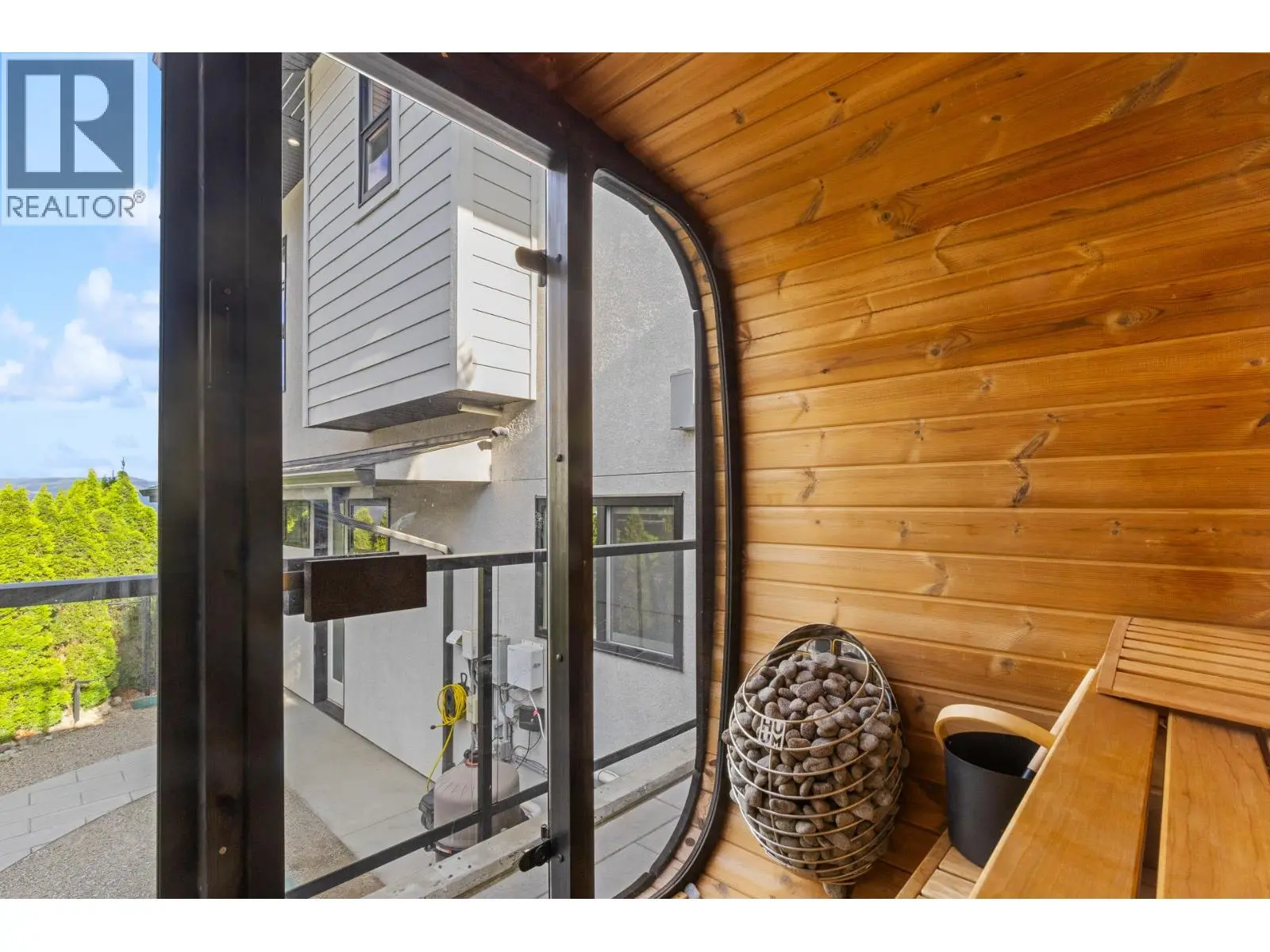 695 Lake Court. West Kelowna, British Columbia