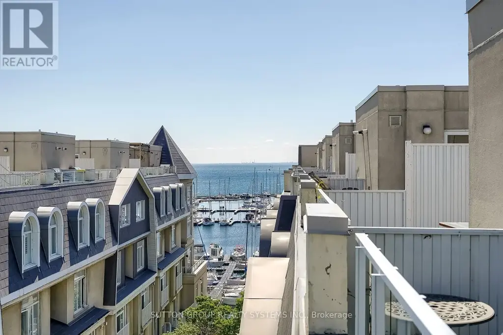 323 - 32 Stadium Road, Toronto (Niagara)