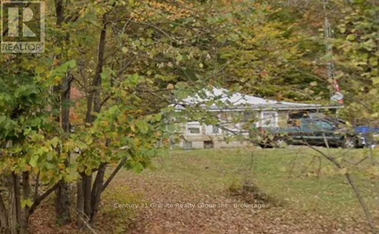 2445 North Shore Road, Algonquin Highlands (Stanhope)