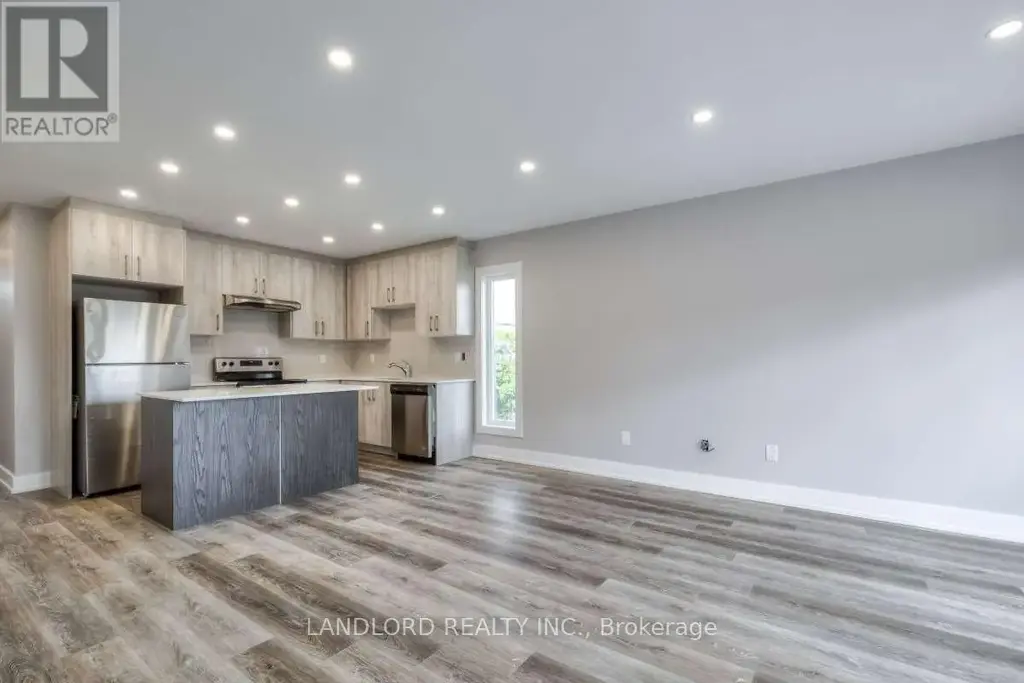 3 - 53 Rockcliffe Boulevard, Toronto (Rockcliffe-Smythe)