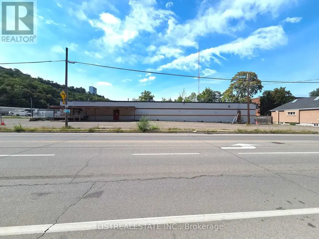 256 Gage Avenue S, Hamilton (Blakeley)