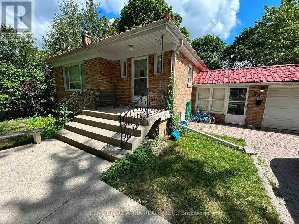 Main - 38 Harding Boulevard, Richmond Hill (Harding)