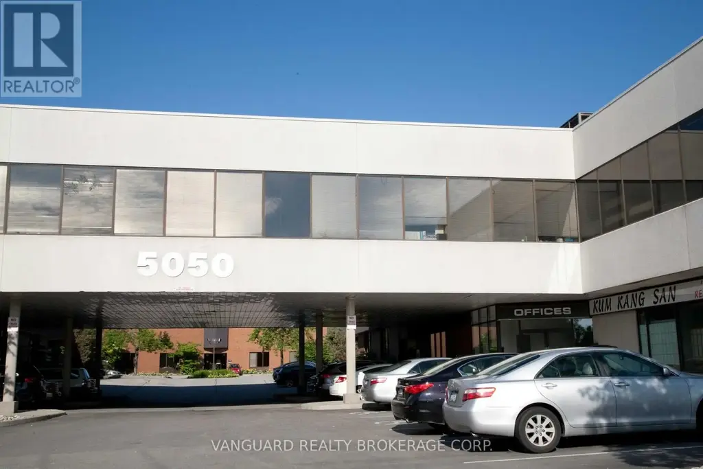 117-118 - 5050 Dufferin Street, Toronto (York University Heights)